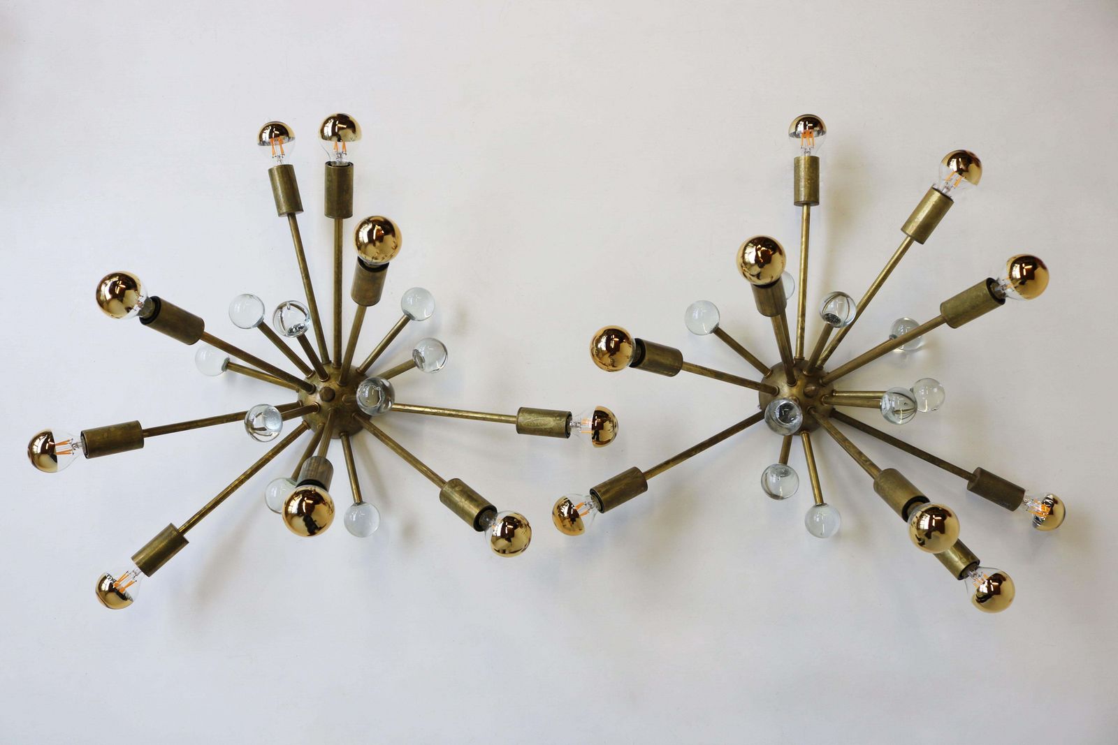 photo furniture Italiaanse Mid Century Sputnik Stilnovo Murano Messing Wandlampen