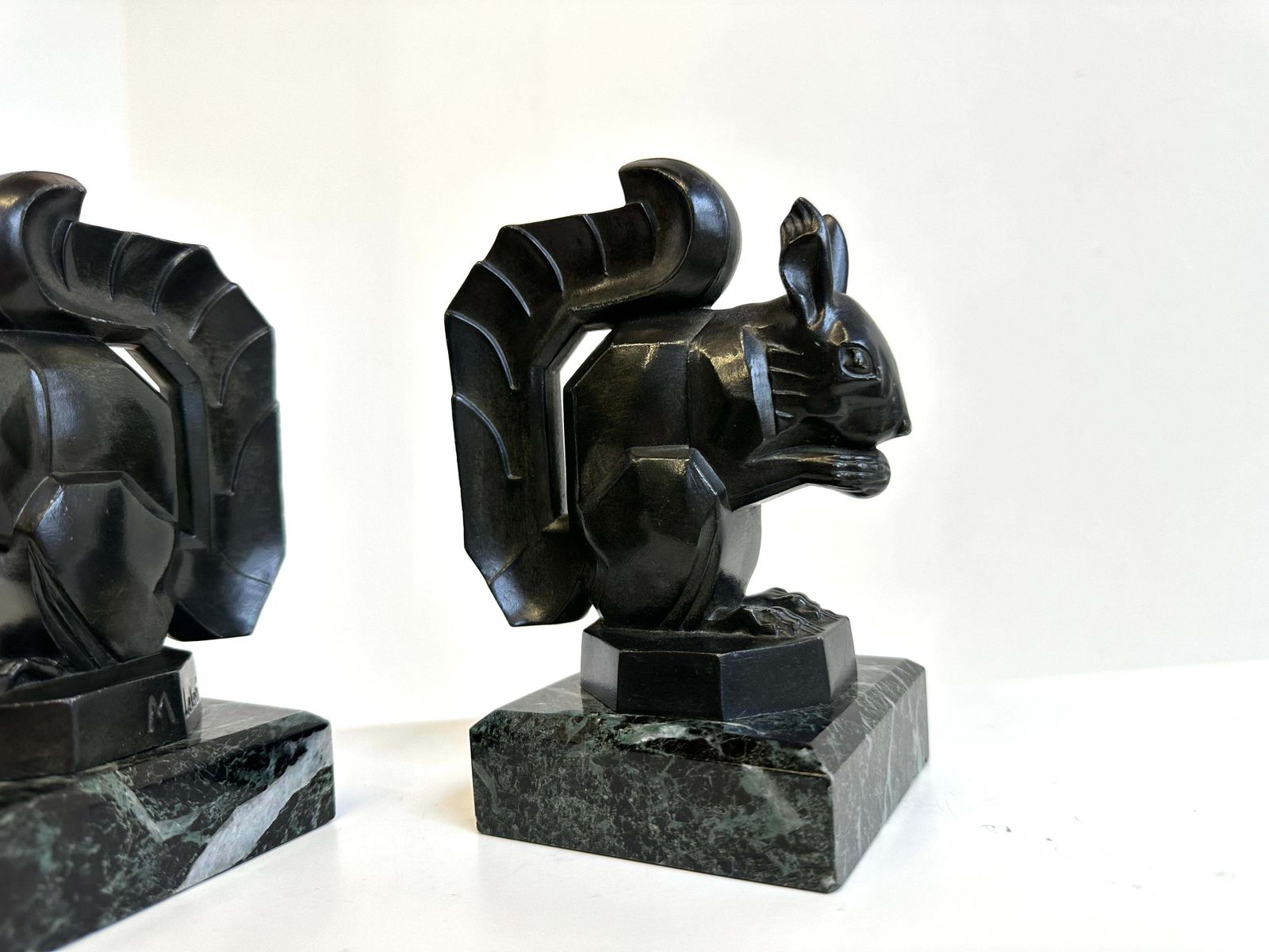 Woonaccessoires Antieke Art Deco Boekensteunen 'Squirrel' Van Max Le Verrier, 1930, Frankrijk, Marmer photo