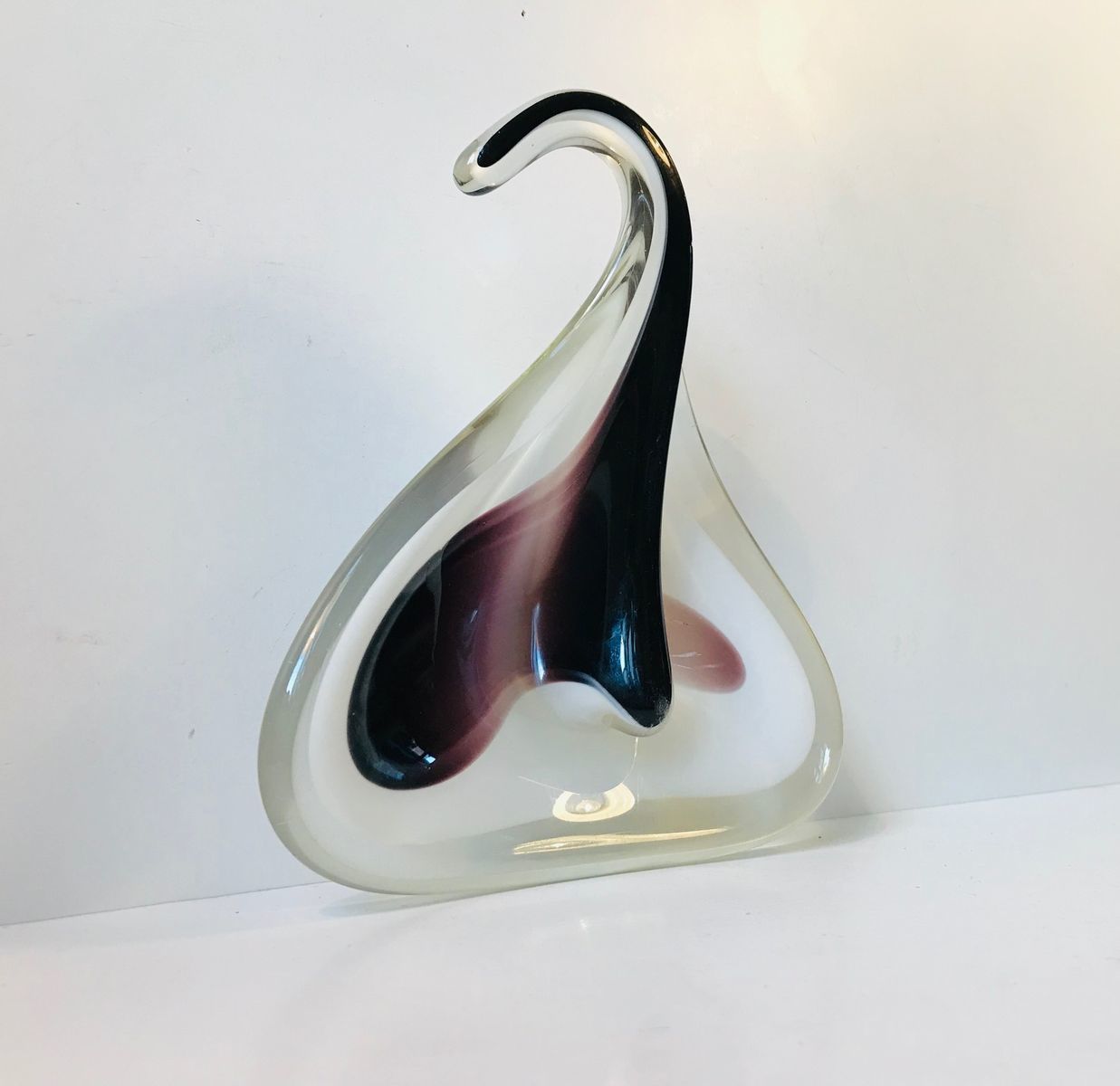 Modernist Manta Ray Glass Bowl By Paul Kedelv For Flygfors, 1955 photo for sale