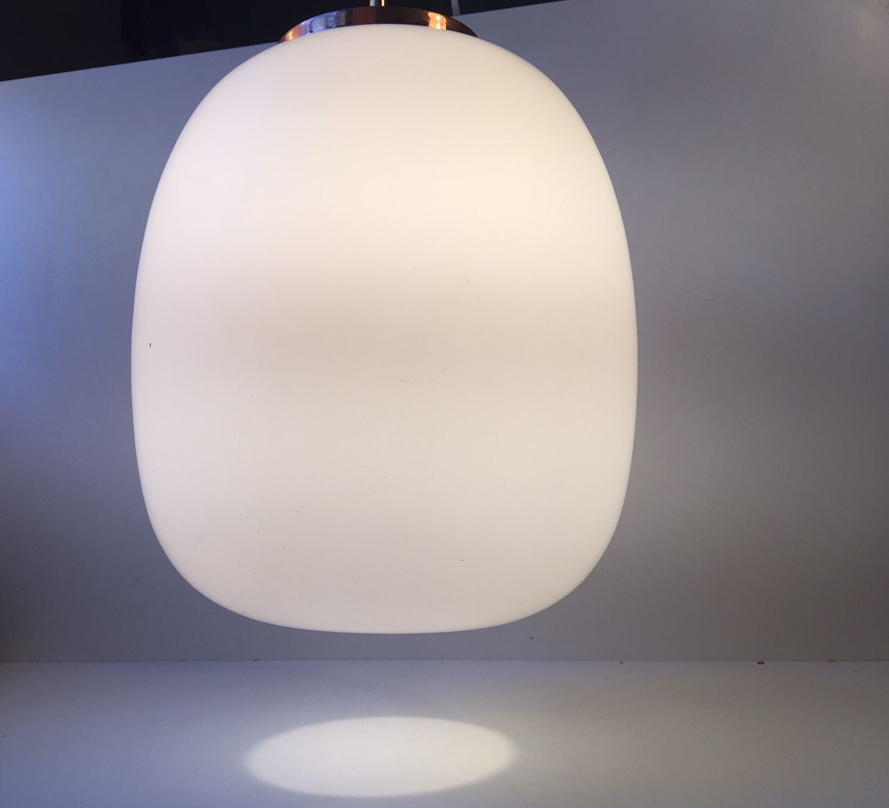 Mid Century Opaline Glazen, Koperen & Messing Hanglamp Van Bent Karlby Voor Lyfa, Jaren 1960 photo for sale
