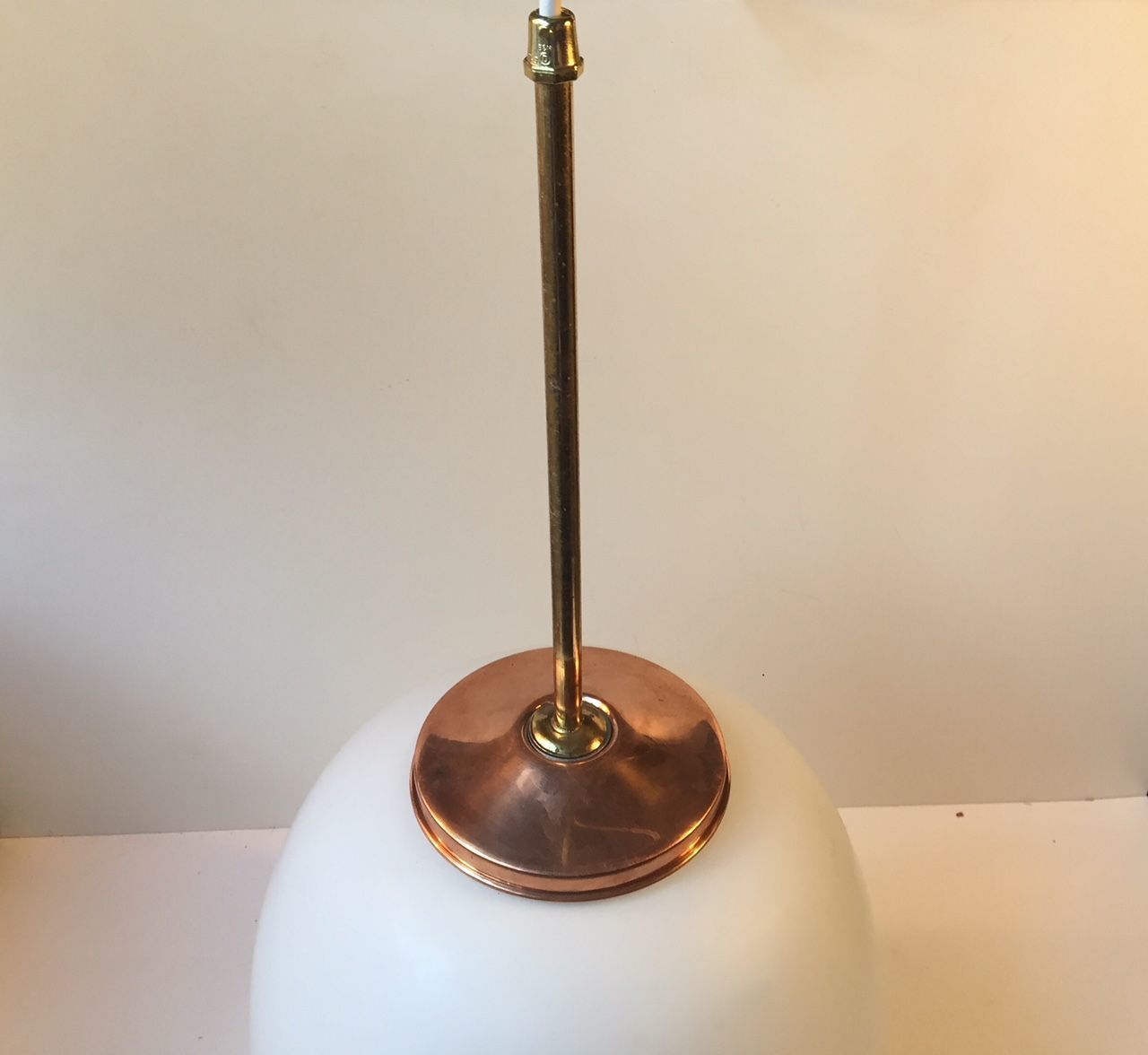 Mid Century Opaline Glazen, Koperen & Messing Hanglamp Van Bent Karlby Voor Lyfa, Jaren 1960 photo Verlichting
