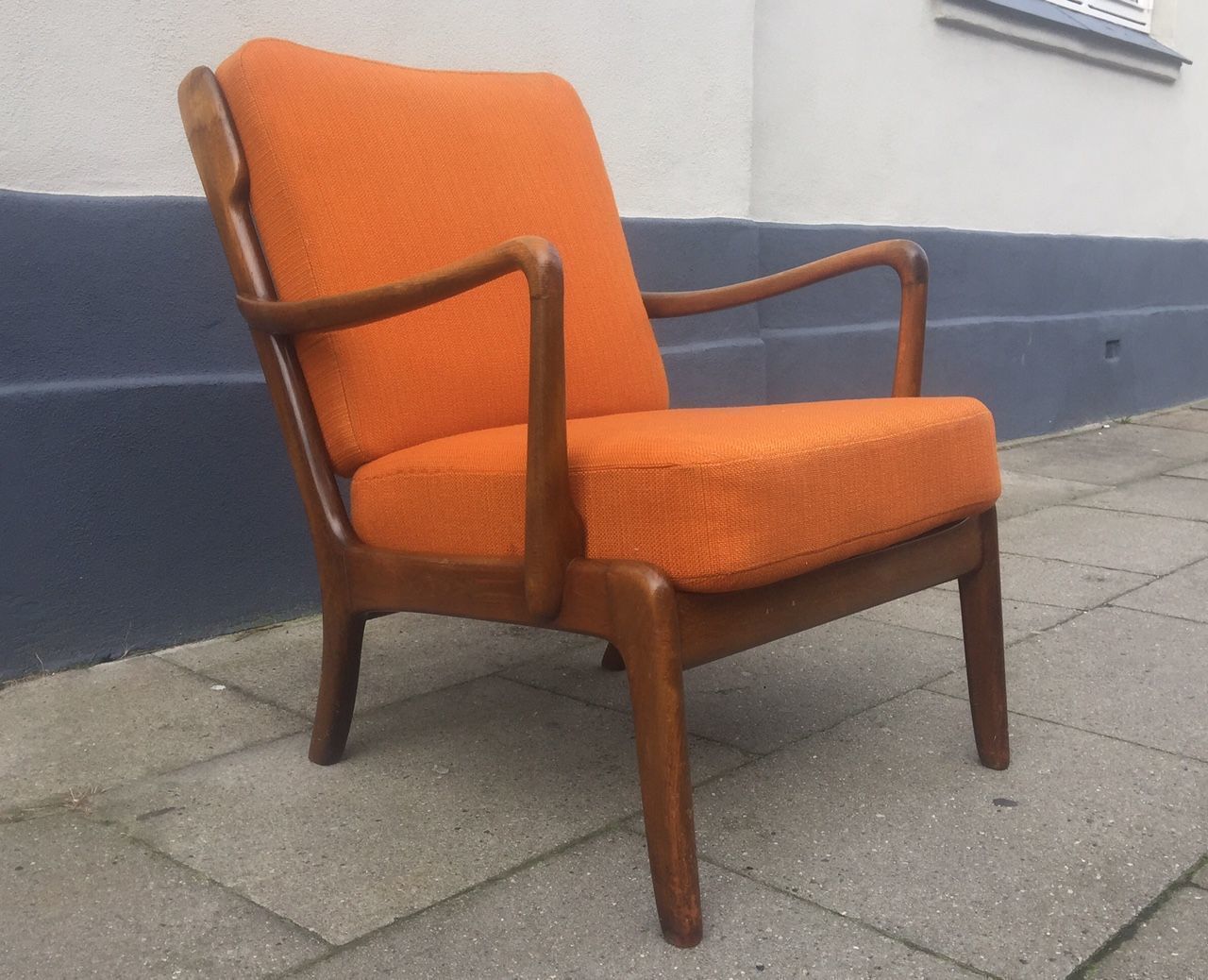 Mid Century Deense Fauteuil In Gebeitst Eiken Met Oranje Bekleding, Ole Wanscher Voor France & Daverkosen, Ca. Jaren 1950