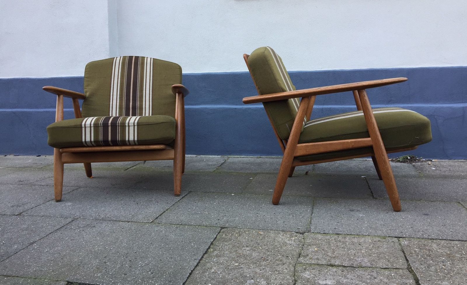 Oak Cigar Easy Chairs By Hans Jørgen Wegner For Getama, 1950s, Set Of 2 photo for sale