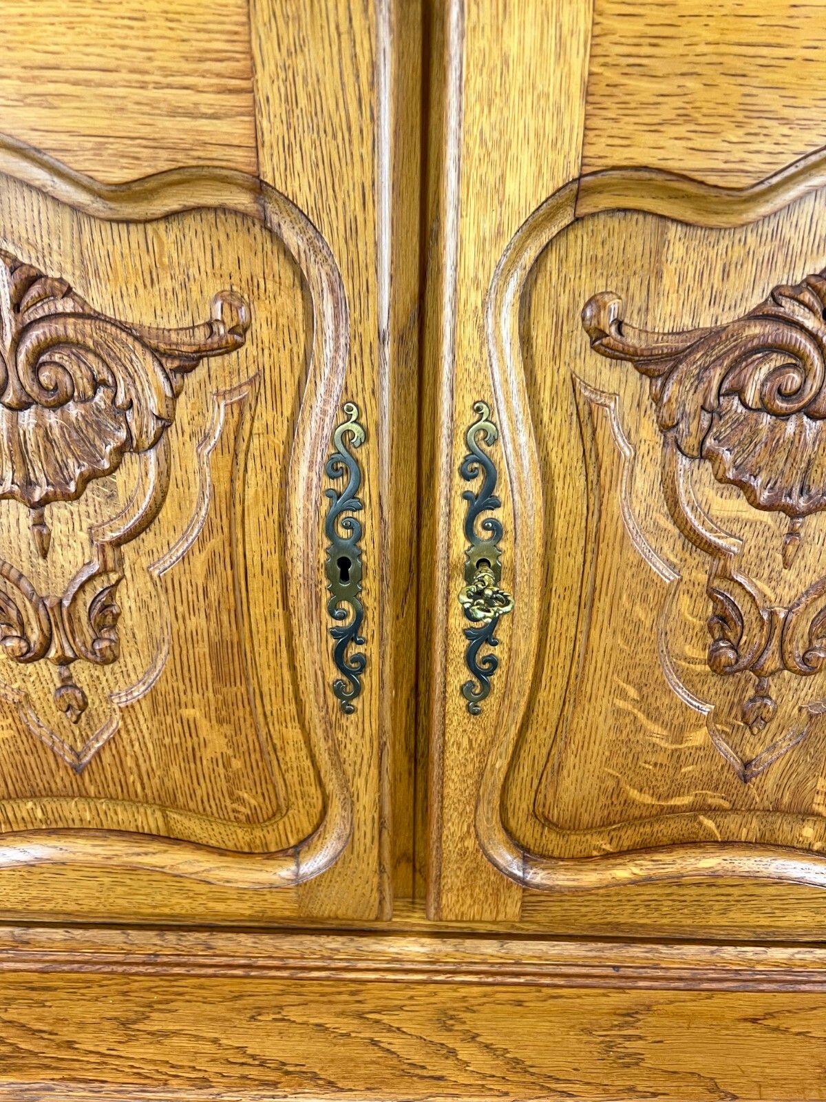French Style Oak Cabinet Cupboard Storage Drawers Carved Armoire Lot 3753 photo 449.0