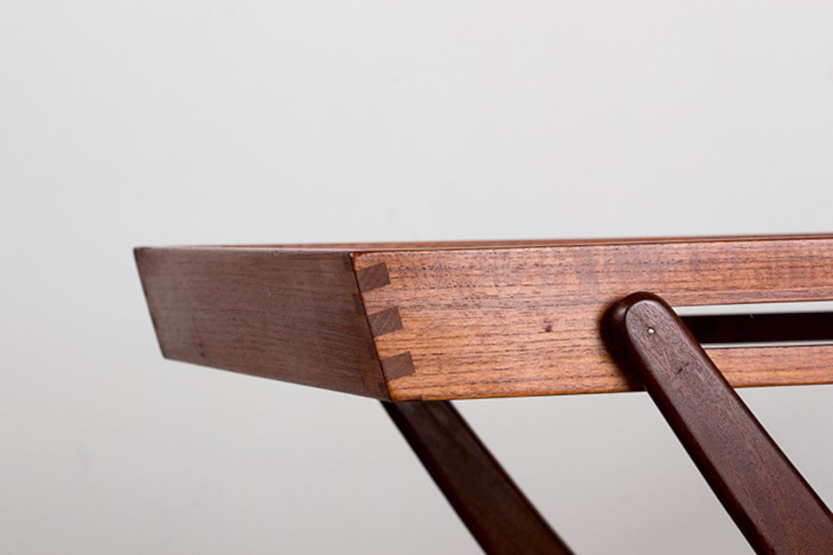 photo vinterior Table roulante pliante danoise en teck par Svend Aage Madsen pour Illums Bolhigus, 1960.