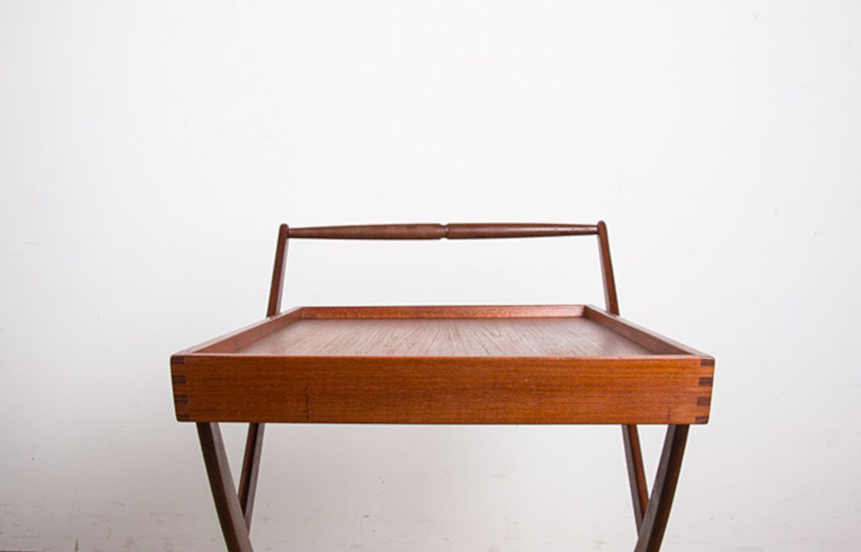 photo vintage Table roulante pliante danoise en teck par Svend Aage Madsen pour Illums Bolhigus, 1960.