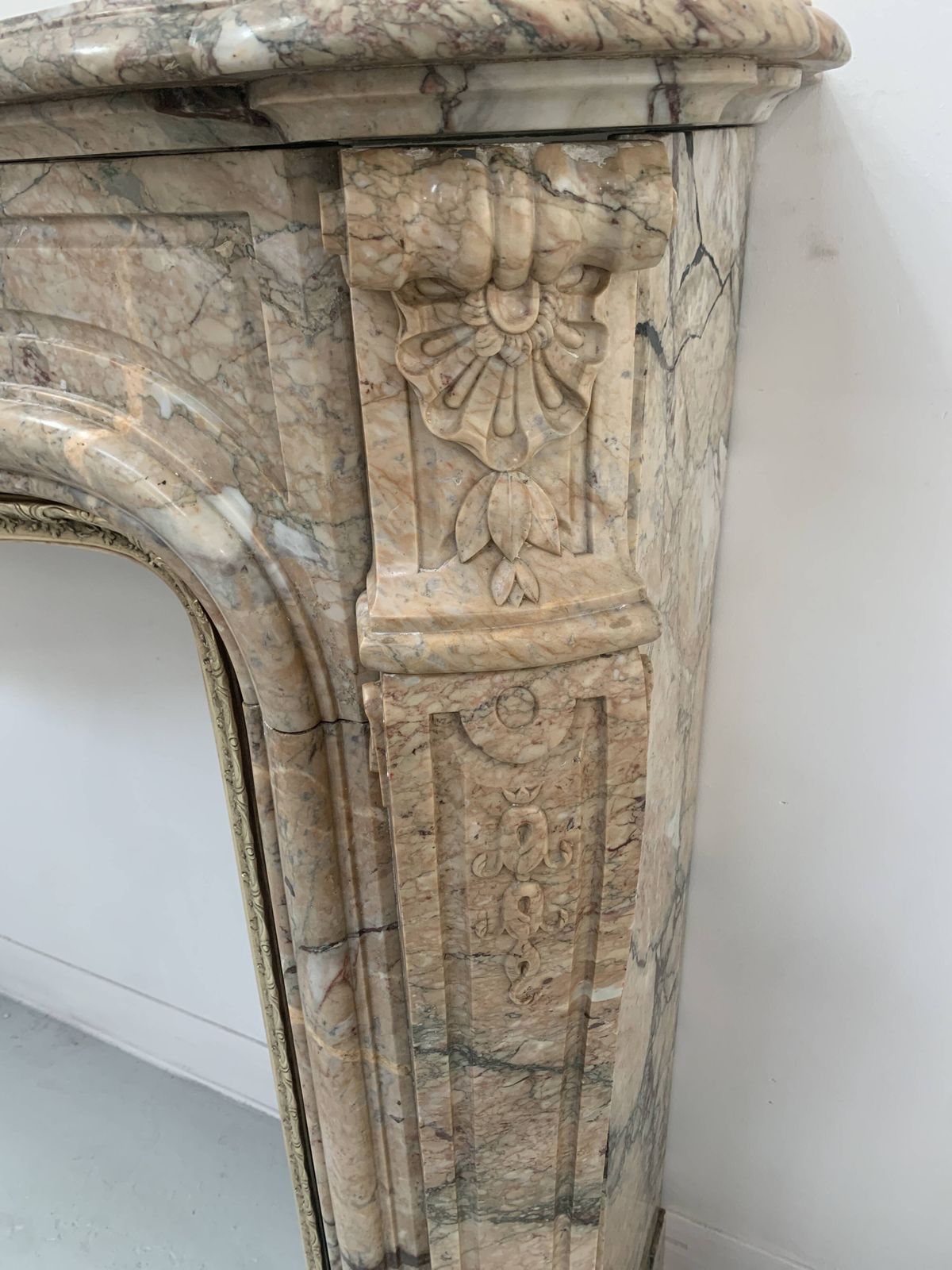 Louis XV Style Fireplace In Red Breche Marble, 19th Century photo vinterior