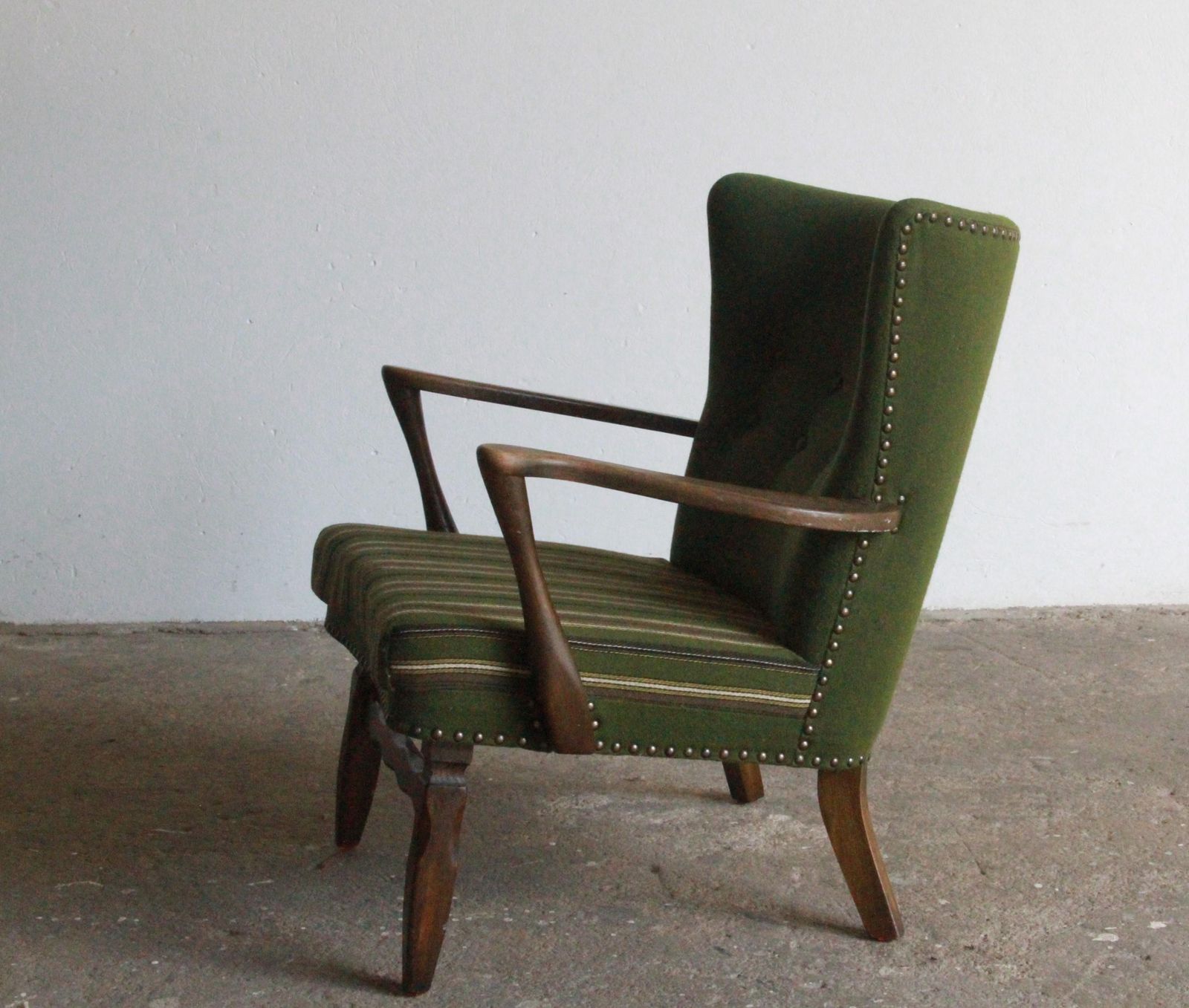 Mid Century Fauteuil In Donkergebeitst Eiken, In De Stijl Van Viggo Boesen, 19e Eeuw photo Meubels