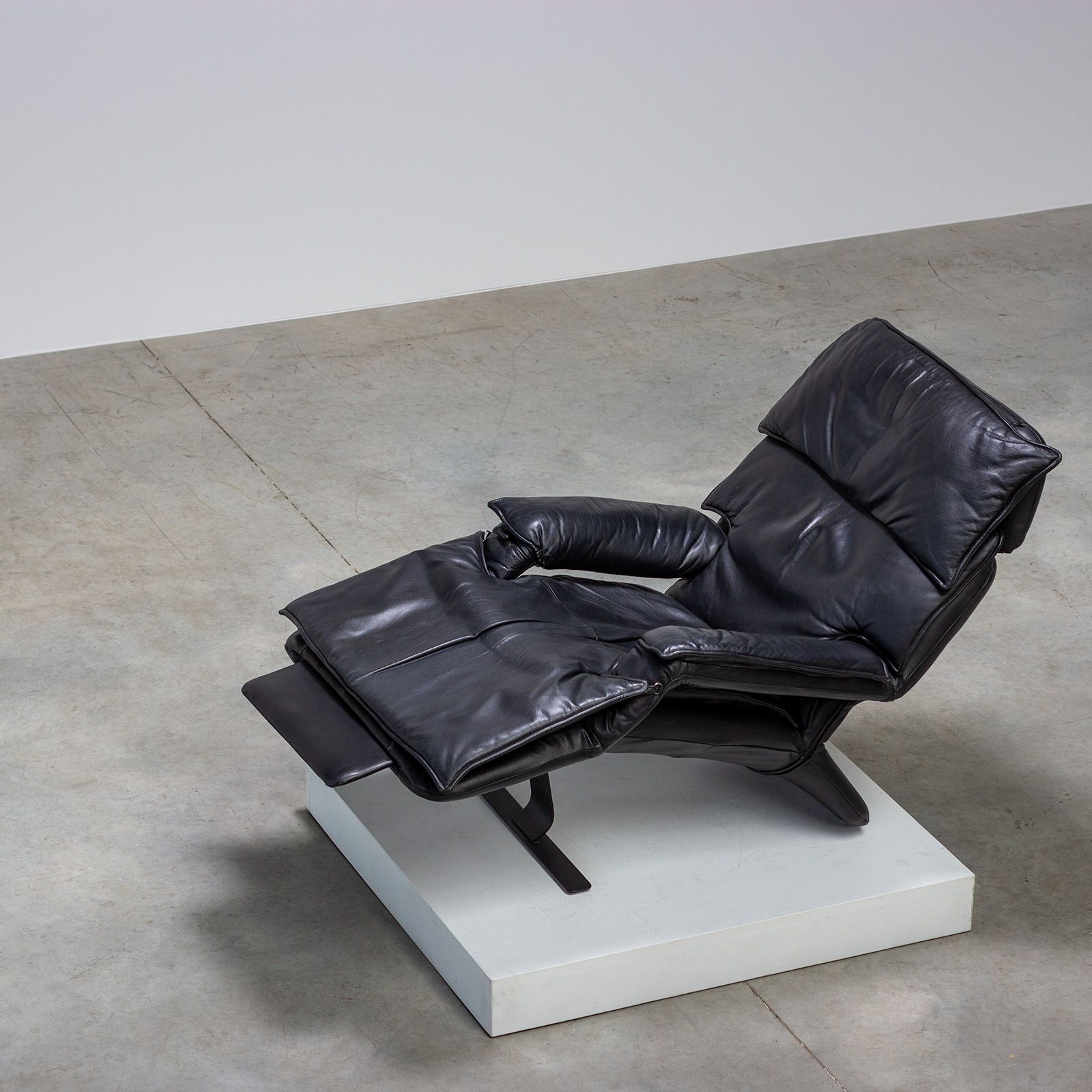 photo furniture Brazilian Modern Reclining Chair “Pony” By Percival Lafer, 1980s