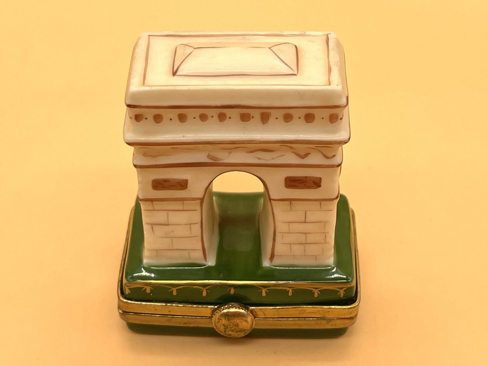 Limoges Porcelain France Arc De Triomphe Shaped Peint Main Trinket / Jewelry Box. photo 149.95