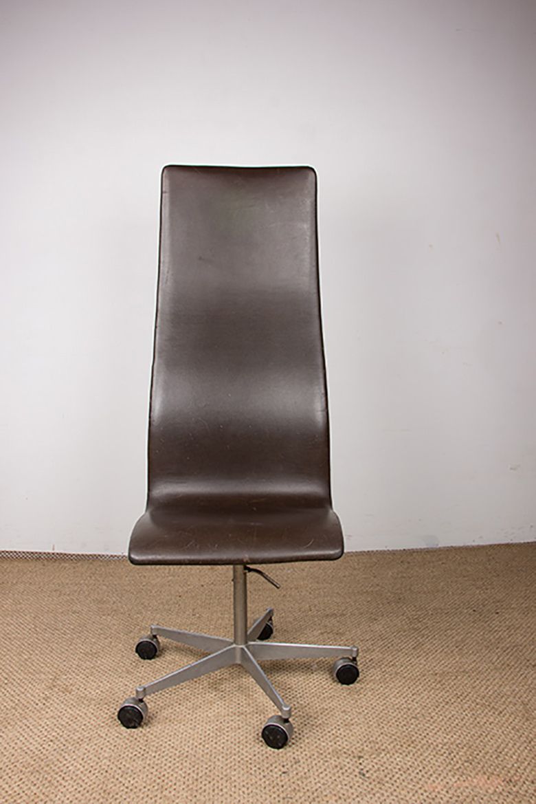 Lot de 4 fauteuils de bureau à dossier haut en cuir et aluminium, modèle Oxford, par Arne Jacobsen pour Fritz Hansen, 1980. photo vinterior