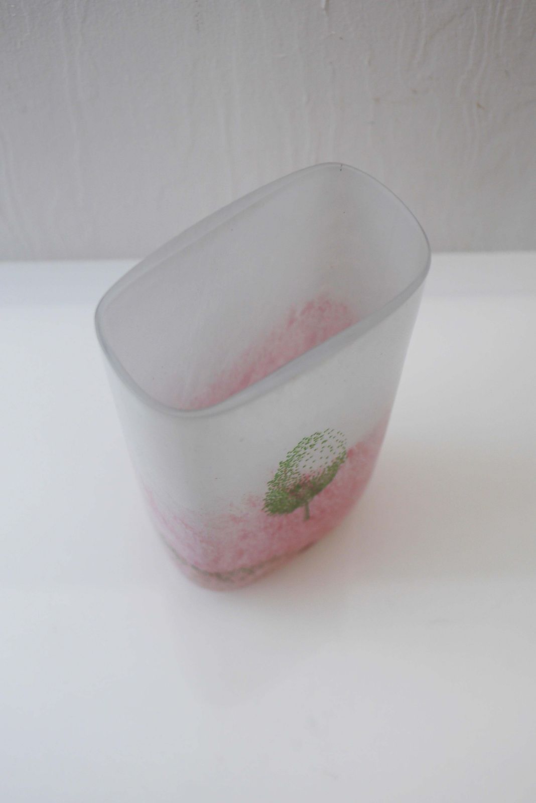 Scandinavian Glass Art Vase Known As "May" By Kjell Engman For Kosta Boda, 1980s photo vinterior