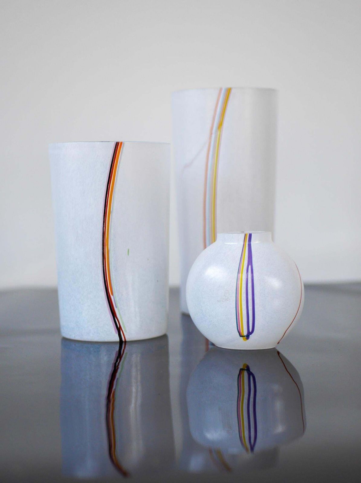 photo vintage A Trio Glass Vases Rainbow Handmade And Signed By Bertil Vallien For Boda Sweden