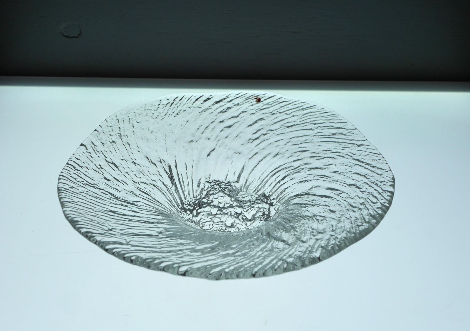 Fins Glasontwerp, Een Schaal "Avanti" Gemaakt Door Tapio Wirkkala Voor Iittala. photo for sale
