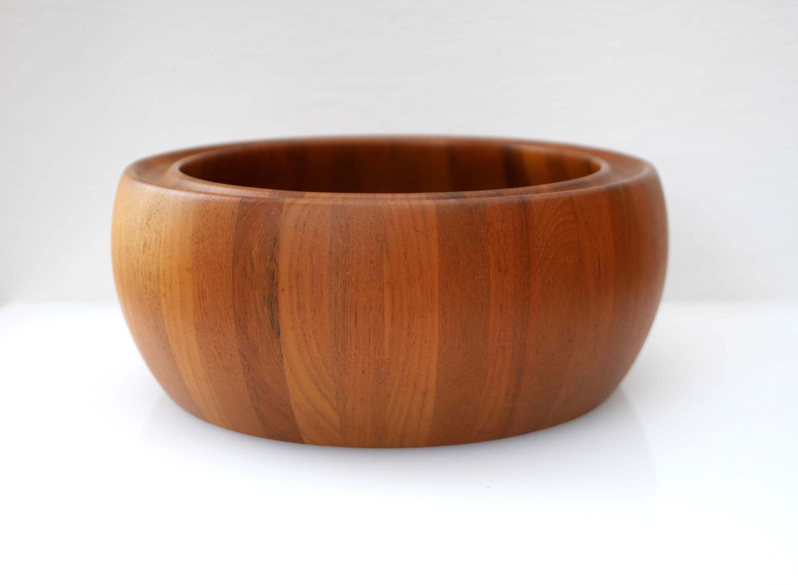 photo for sale Deense Mid Century Modern Teakhouten Schaal, Een Grote Schaal Uit De Jaren 1960 Van Digsmed Design.