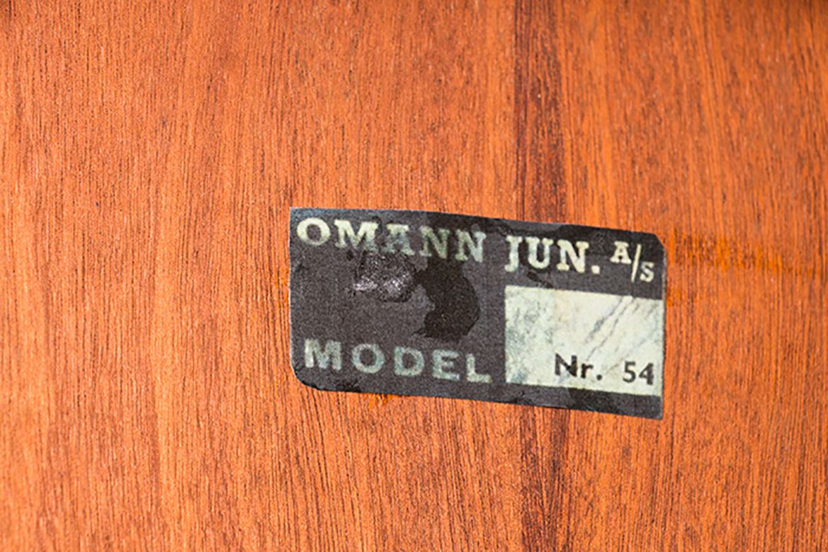 photo vintage Grande table à manger danoise extensible en palissandre, modèle 54, par Gunni Omann pour Omann's Jun, 1960.