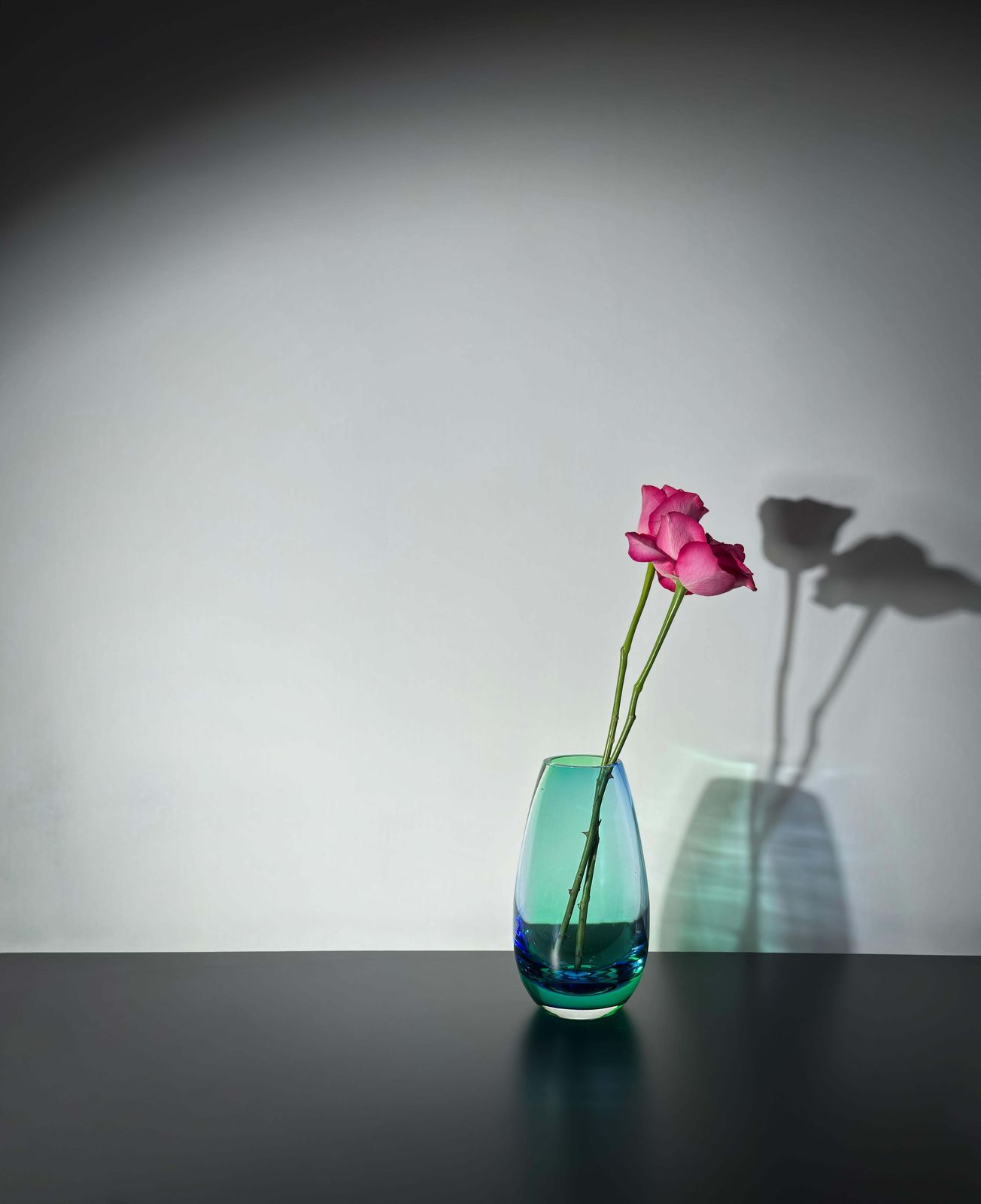 1990's Teardrop Vase, In Blue And Green Art Glass, Aurora Borealis Style photo vinterior