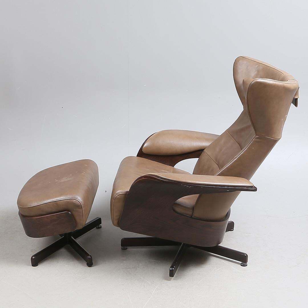 photo furniture Brunstad Møbler Amanda Leather Armchair With Ottoman