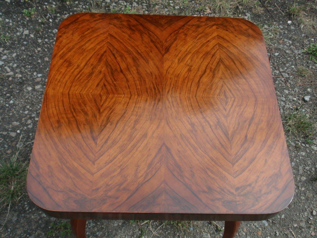 Side Table H259 van Jindrich Halabala photo furniture