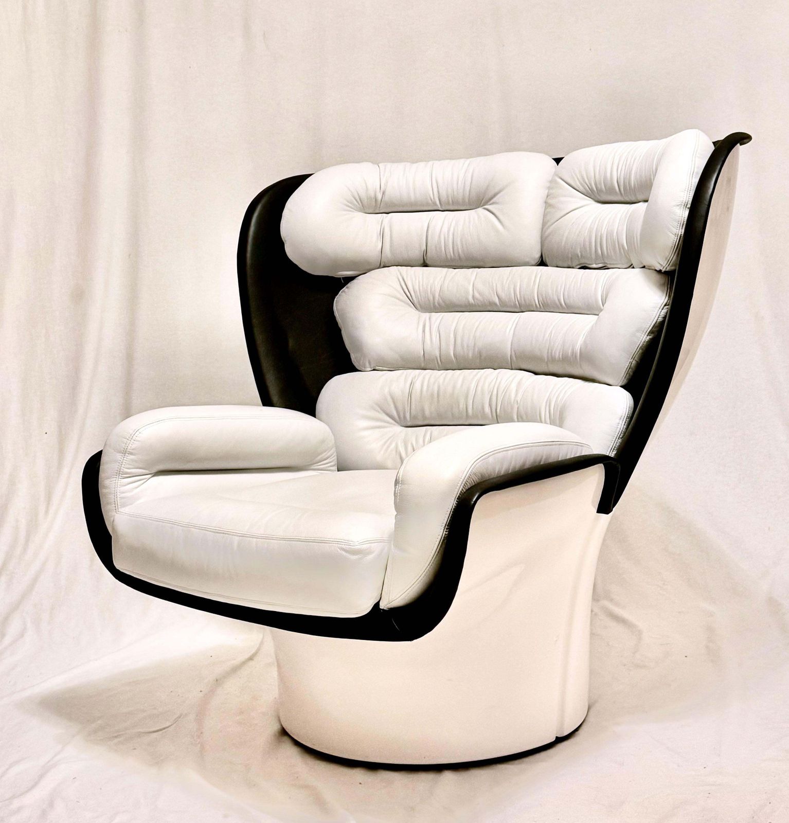 photo furniture Joe Colombo Swivel "Elda" Leather Lounge Chair