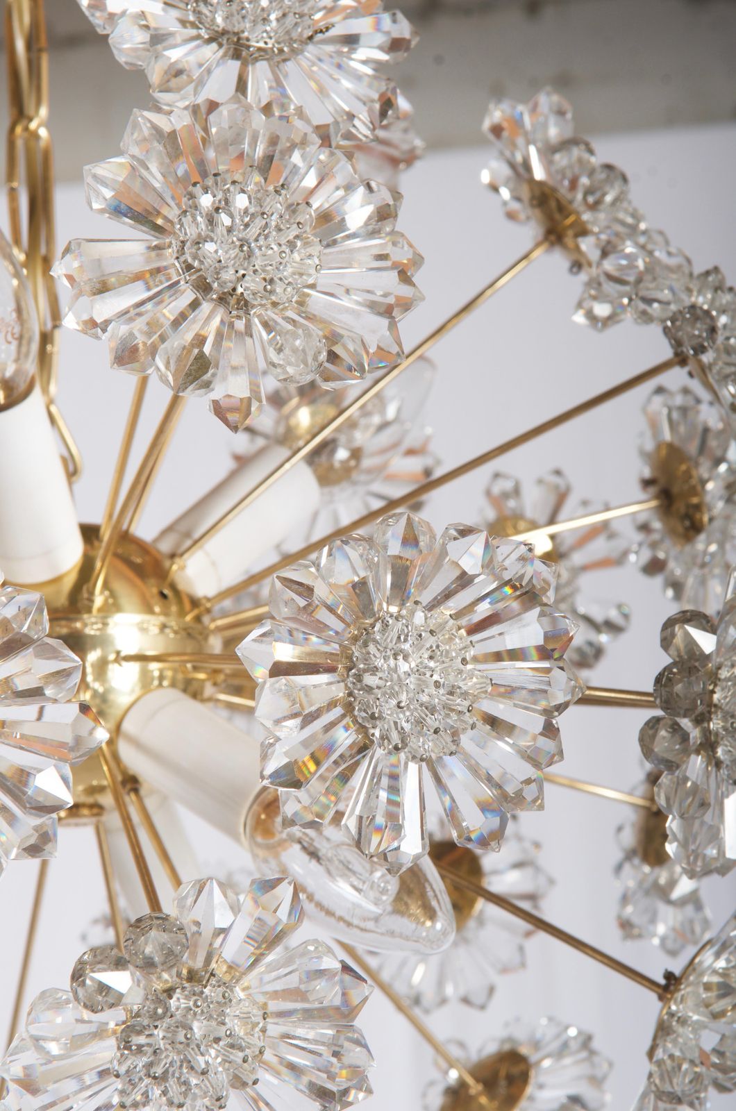 photo furniture Stunning Sputnik Chandelier With Crystal Flowers