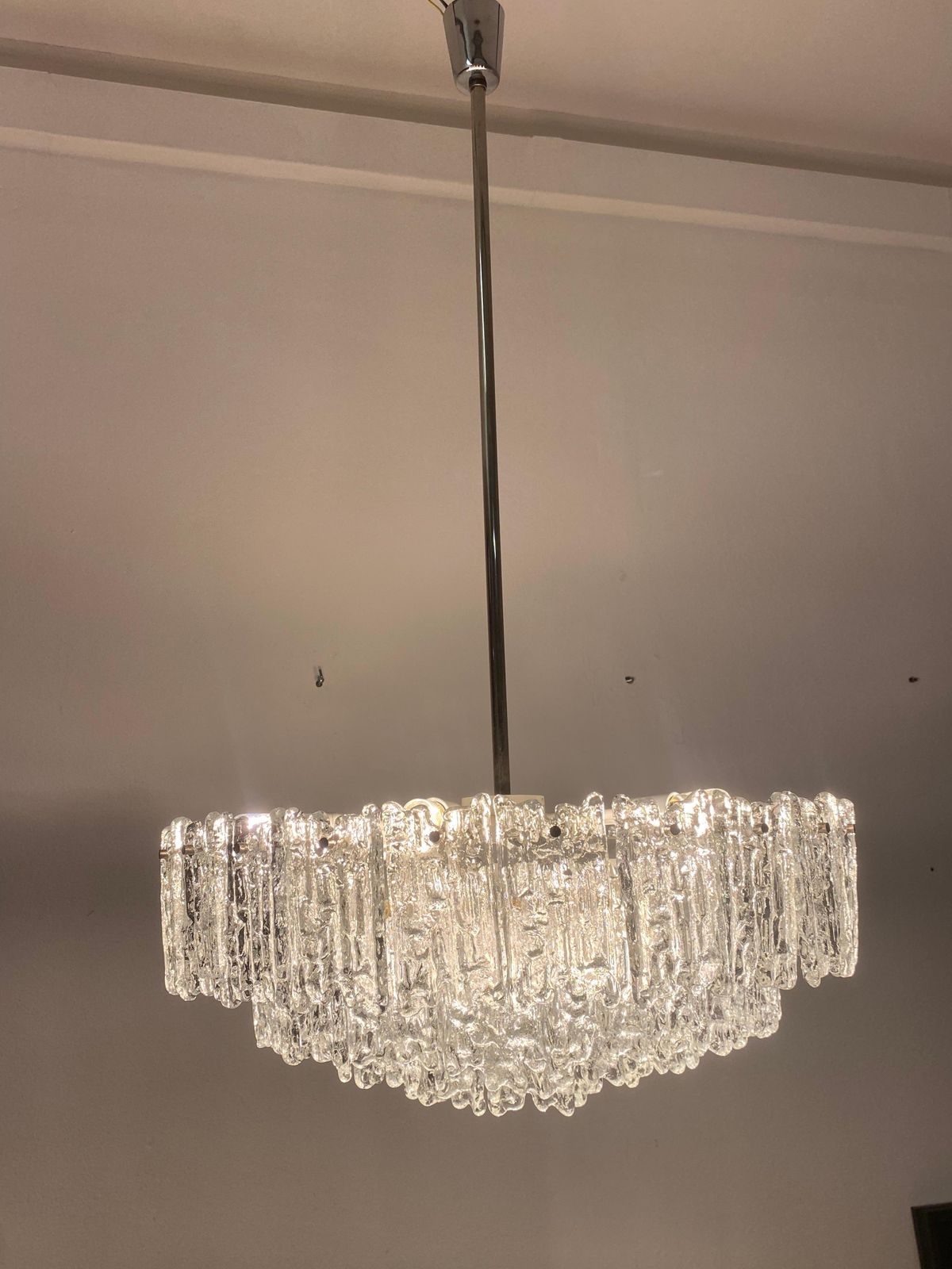 photo vintage Impressive Austrian Kalmar Arena Crystal Ice Glass Chandelier