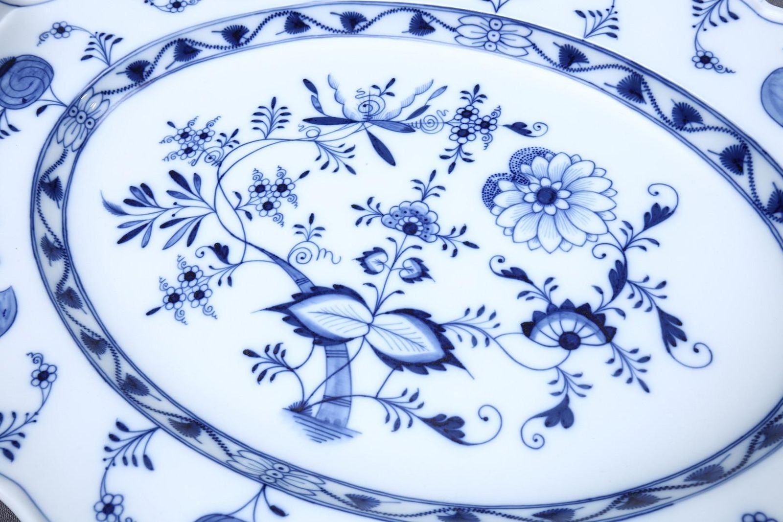 Carl Teichert, Meissen Porcelain Blue Onion Platter, Circa 1880s photo 385.0