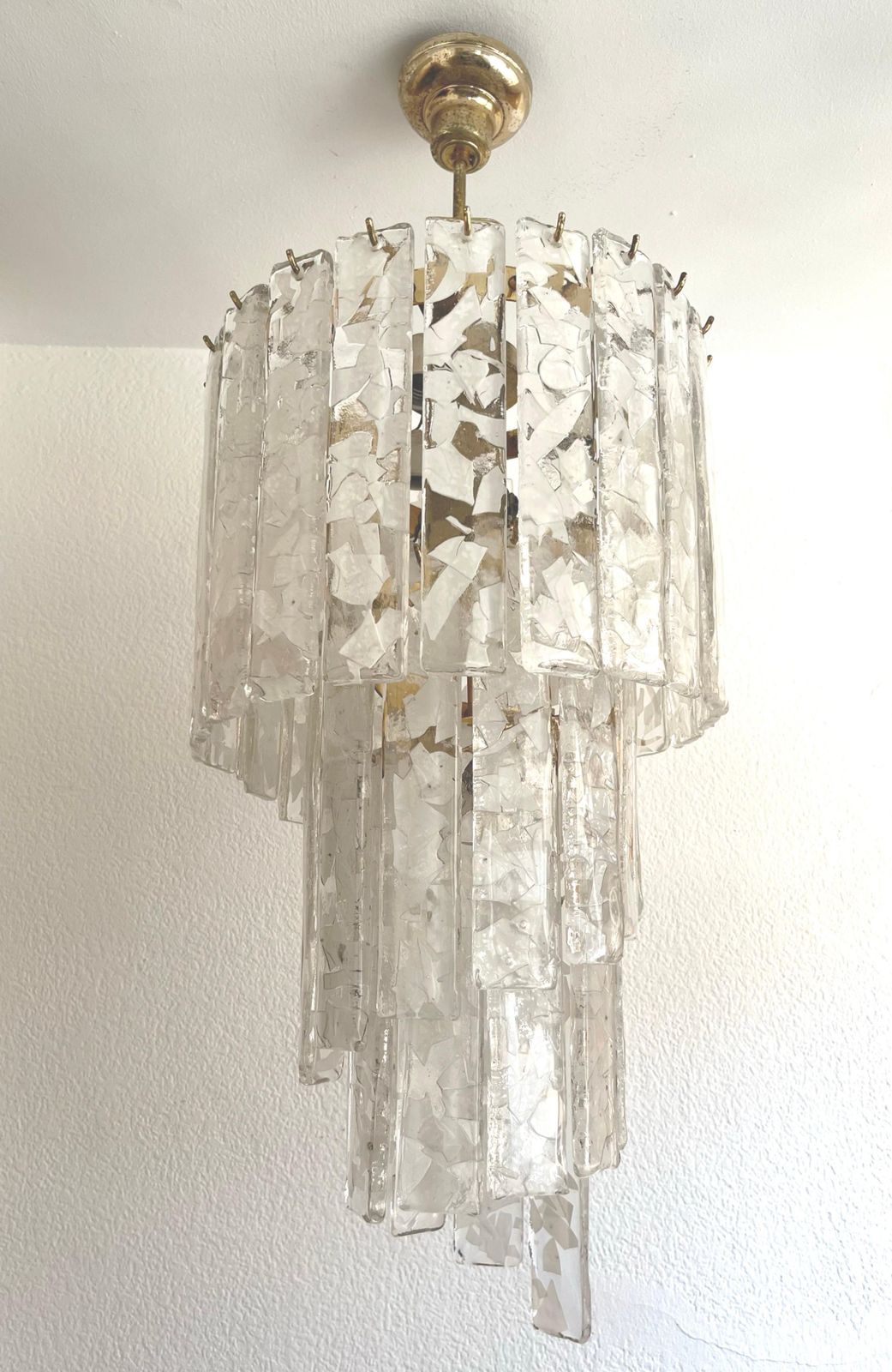 Italian Mid Century "Terrazzo" White Murano Glass Spiral Chandelier, 1980s photo Lighting