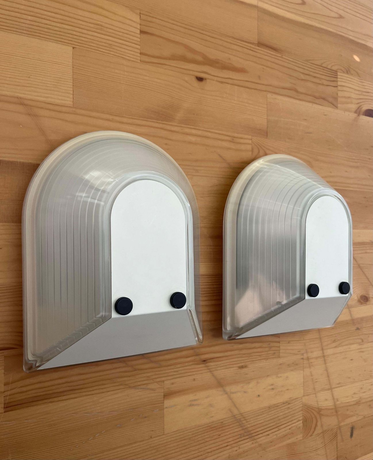 Italian Pair Of "Tesi" White Wall Sconces By Roberto Fiorato For Prisma, 1980s photo vinterior