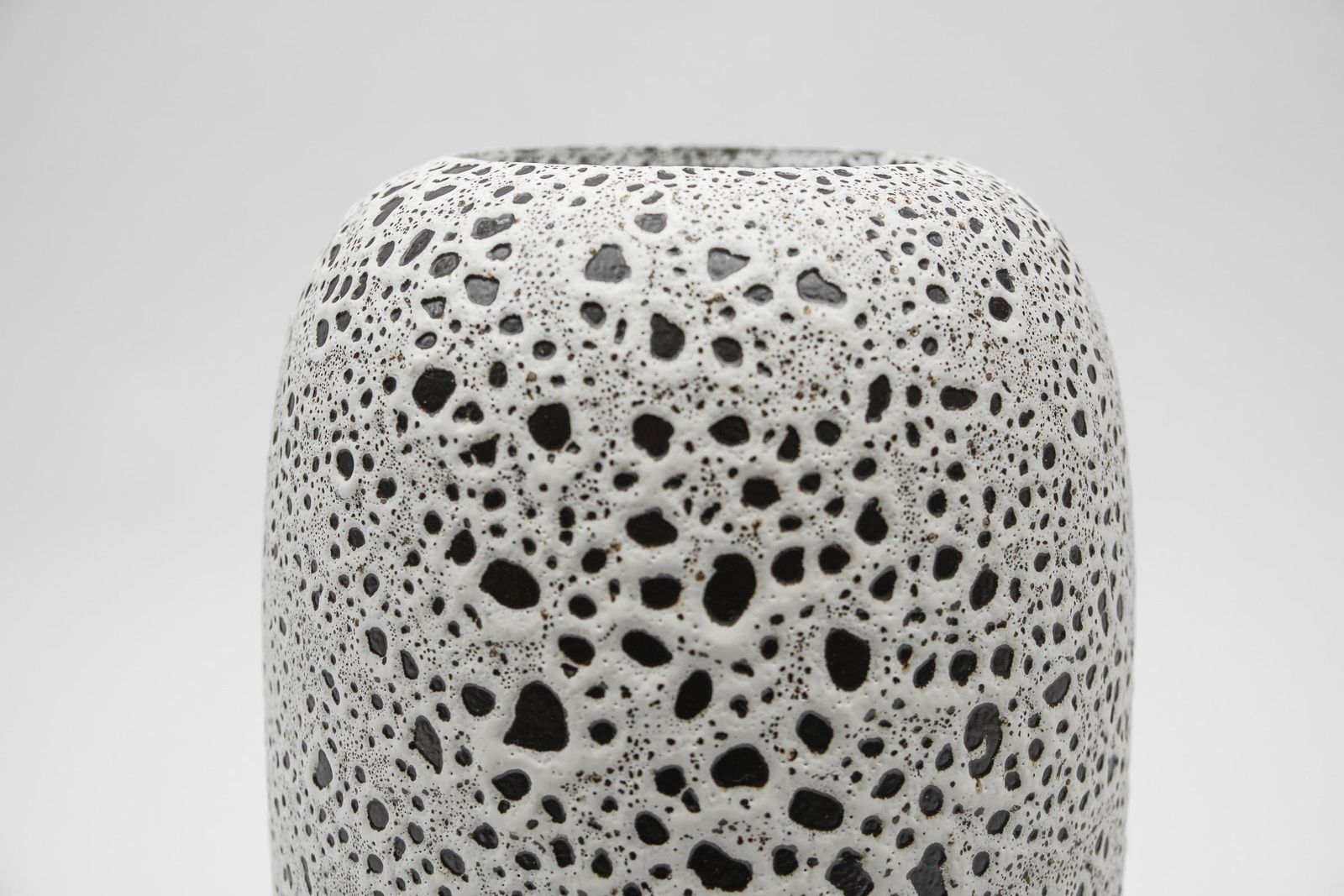 A Set Of White Studio Ceramic Vases By Wilhelm & Elly Kuch, 1960s, Germany photo vinterior