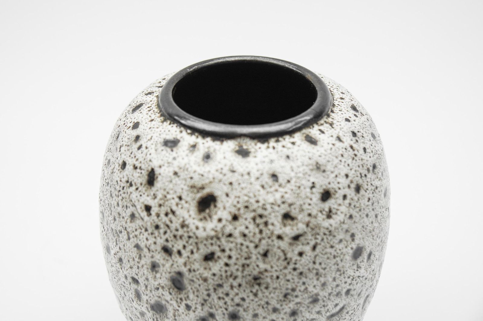photo buy A Set Of White Studio Ceramic Vases By Wilhelm & Elly Kuch, 1960s, Germany
