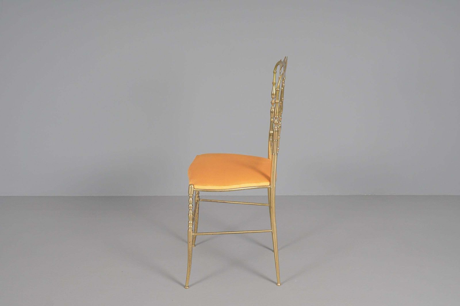photo furniture Set Of Four Chiavari Chairs, 1960s, Italy