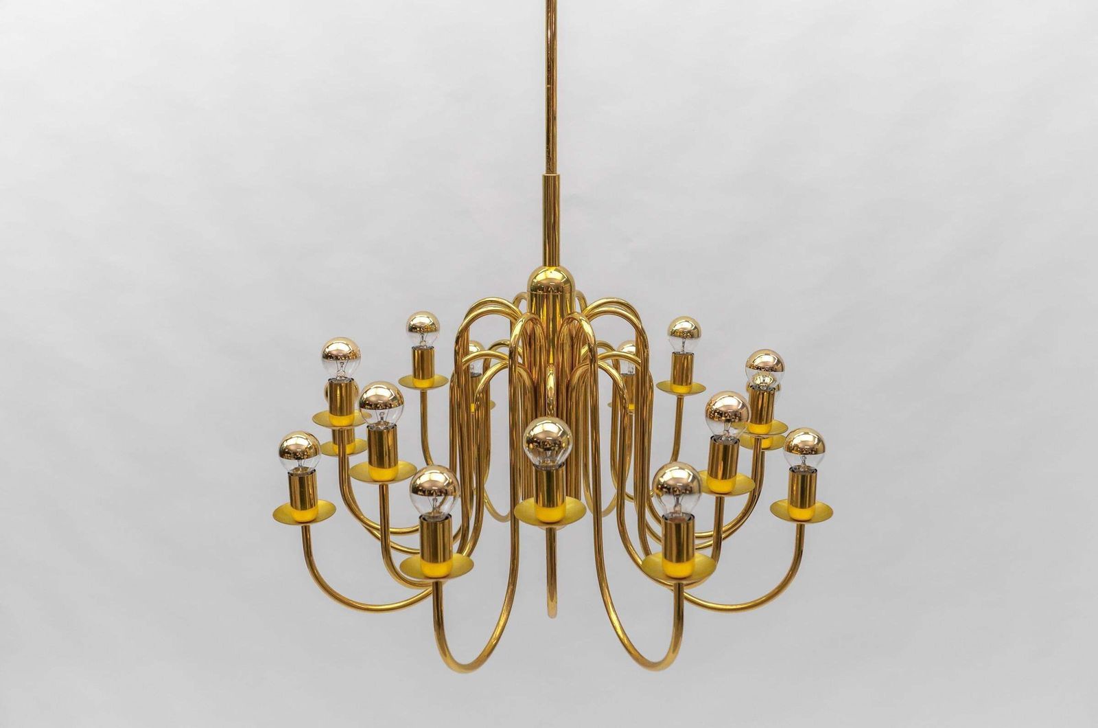 Lovely Elegant Mid Century Modern Brass Chandelier Lamp, Italy 1970s photo vinterior