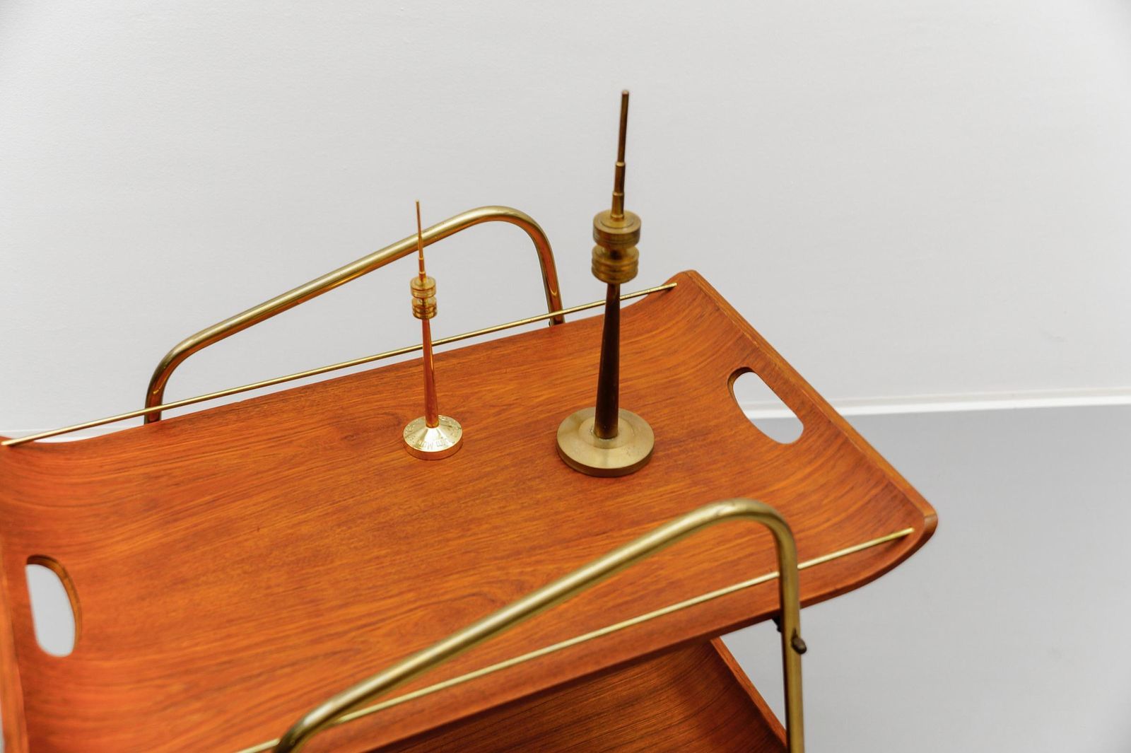 photo vintage Mid Century Modern Serving Cart In Teak And Brass With Removable Tray, 1950s