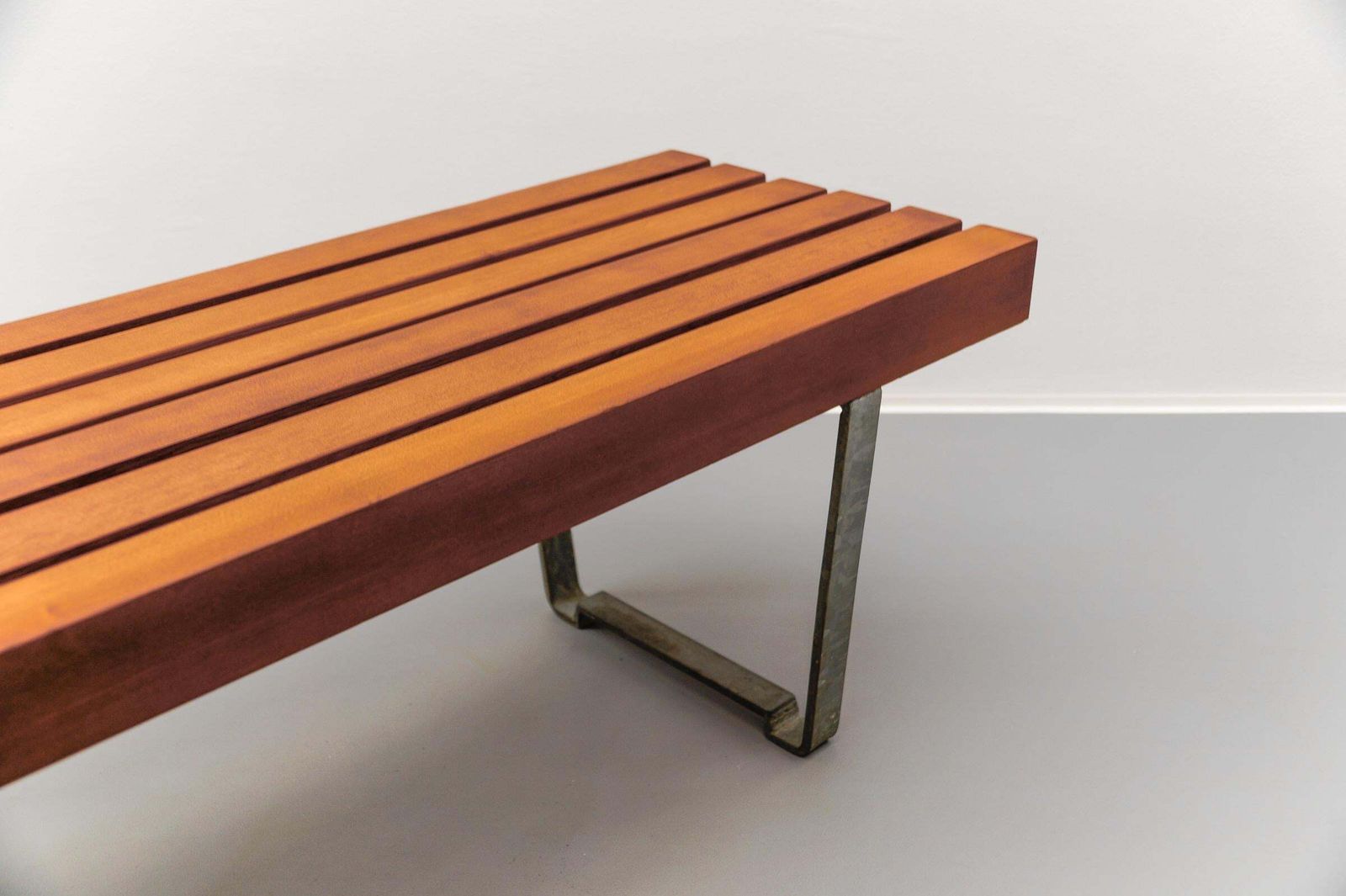 photo vinterior Large And Massive Wood Slatted Bench From The 1960s, Scandinavian