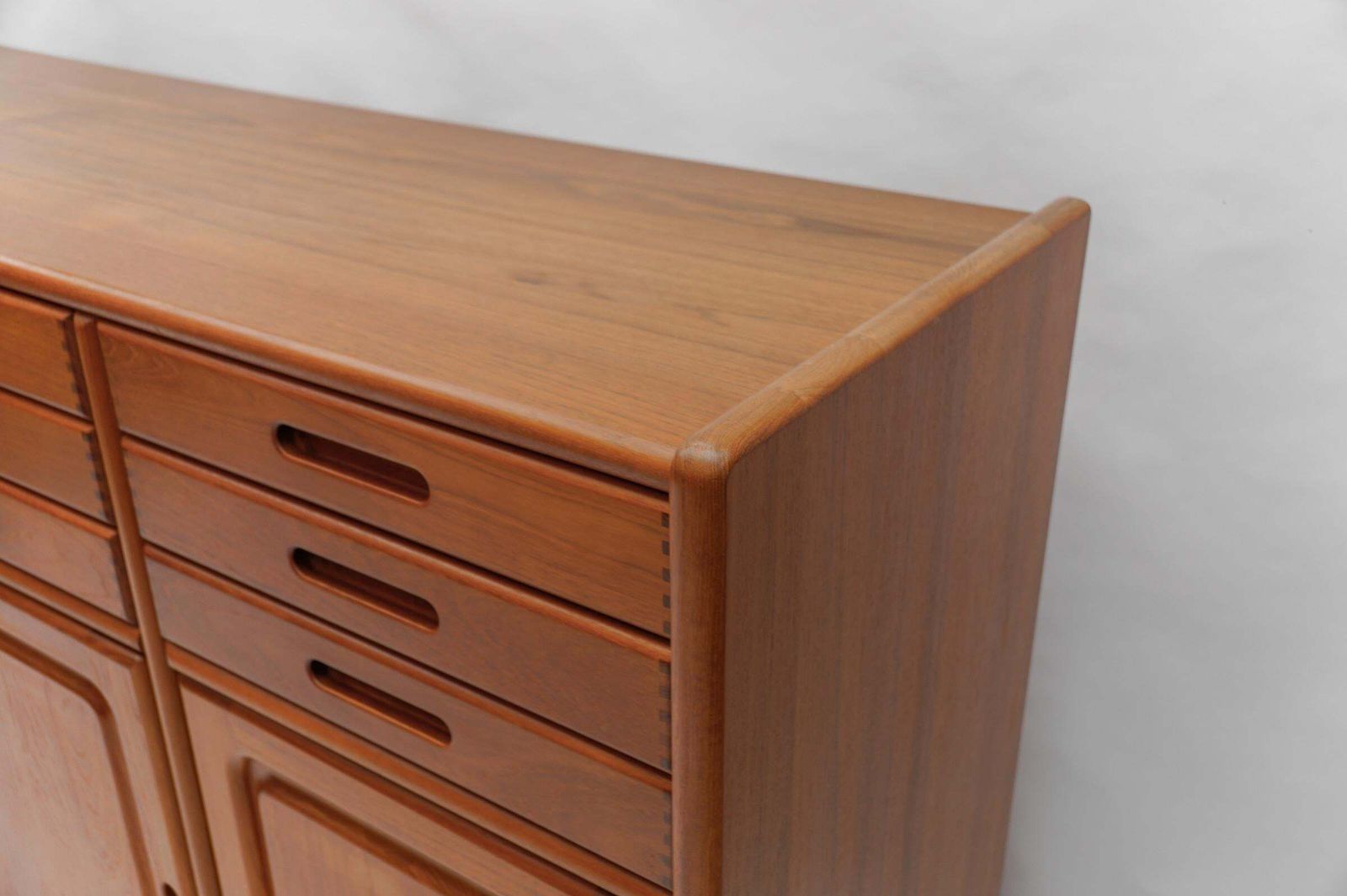 photo vinterior Large Mid Century Modern Scandinavian Teak Wood Commode / Sideboard, 1960s