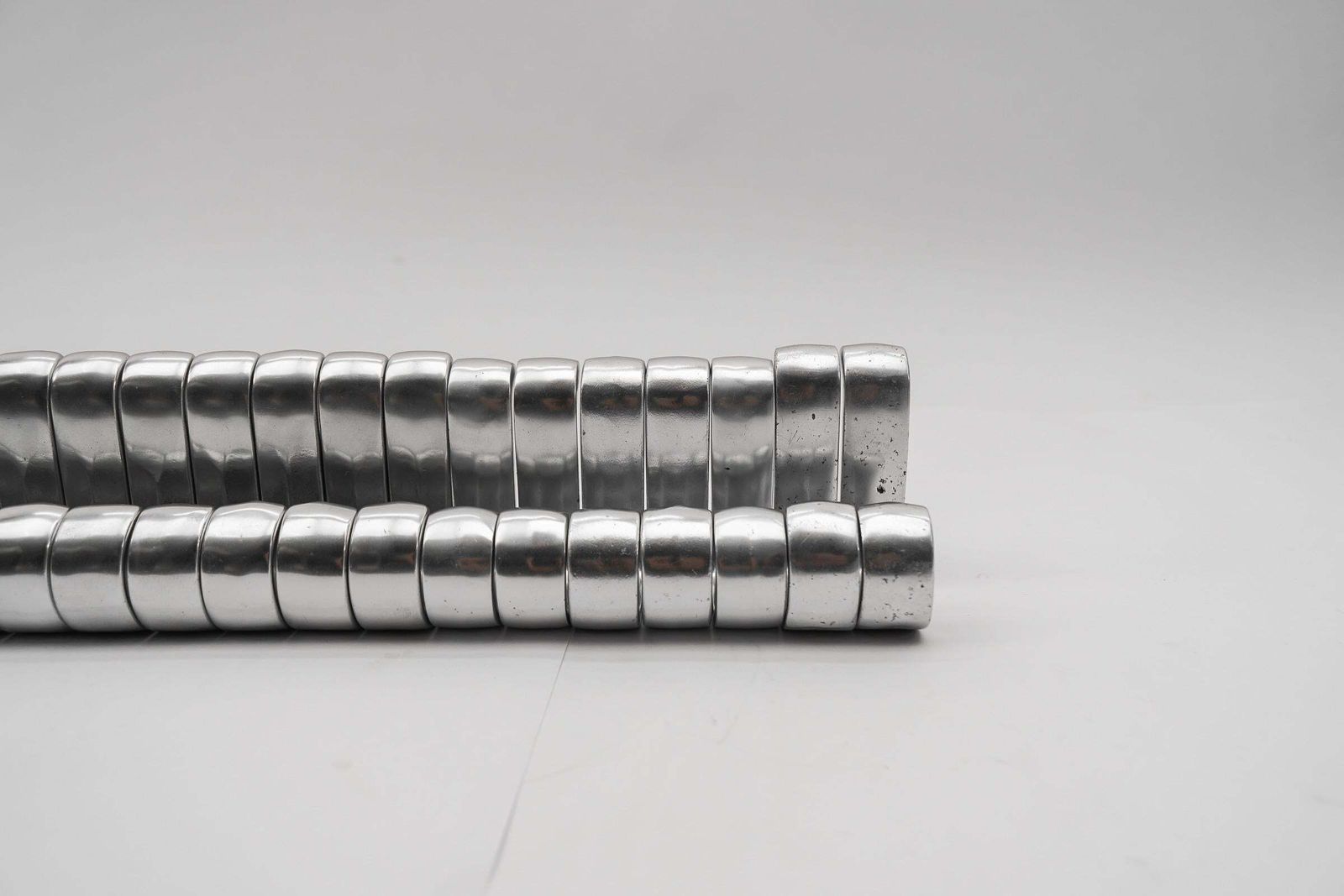 photo vintage Set Of 35 Midcentury Aluminium Wall Hooks, Austria, 1950s