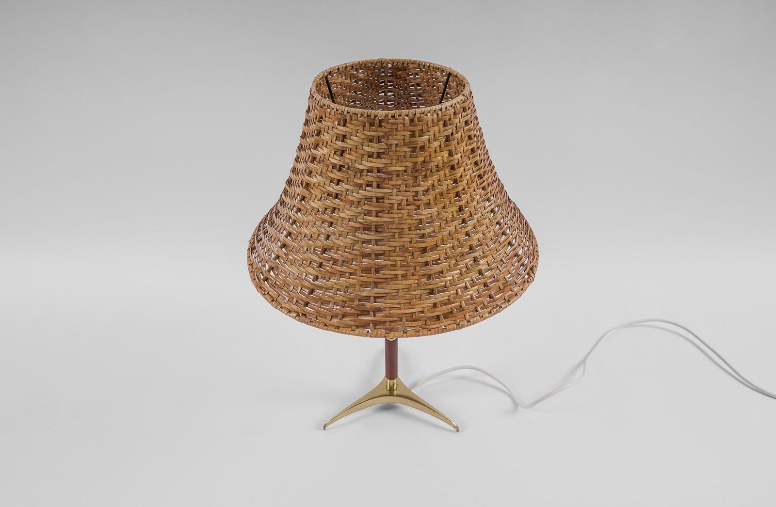 807.0 Lovely Mid Century Modern Table Lamp In Brass, Wicker And Teak, 1950s, Austria photo