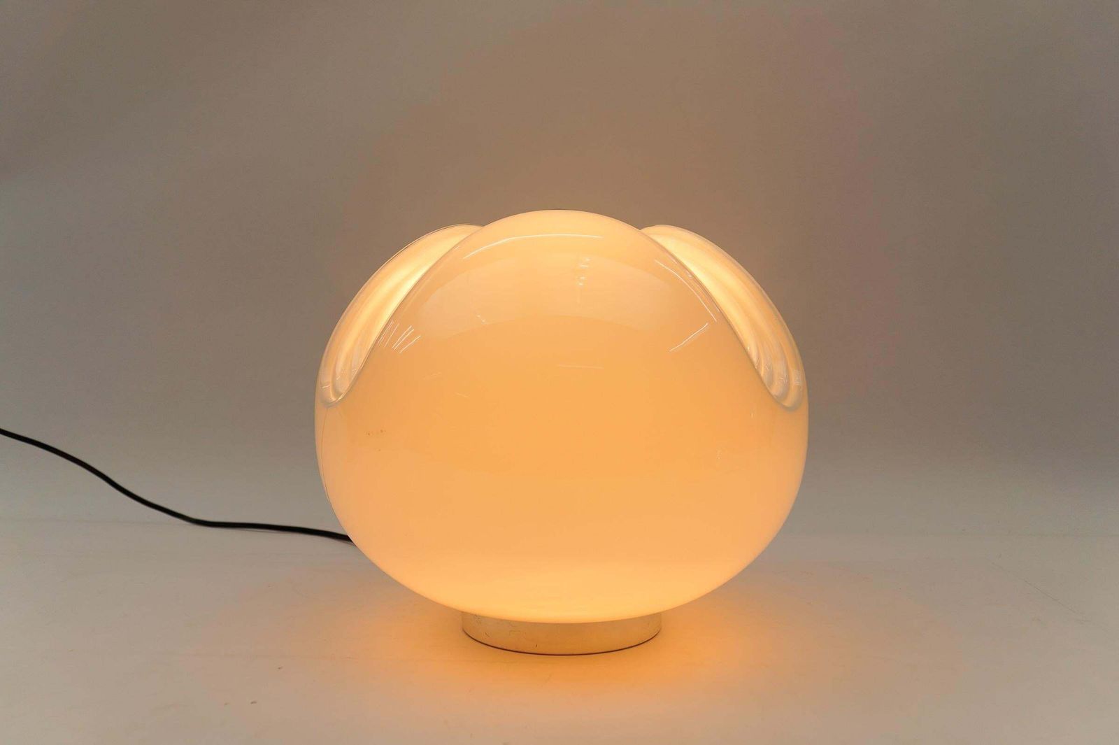 Large Opaline Glass Table Lamp "Wave" By Koch Und Lowy Für Peill & Putzler, 1960 photo vintage