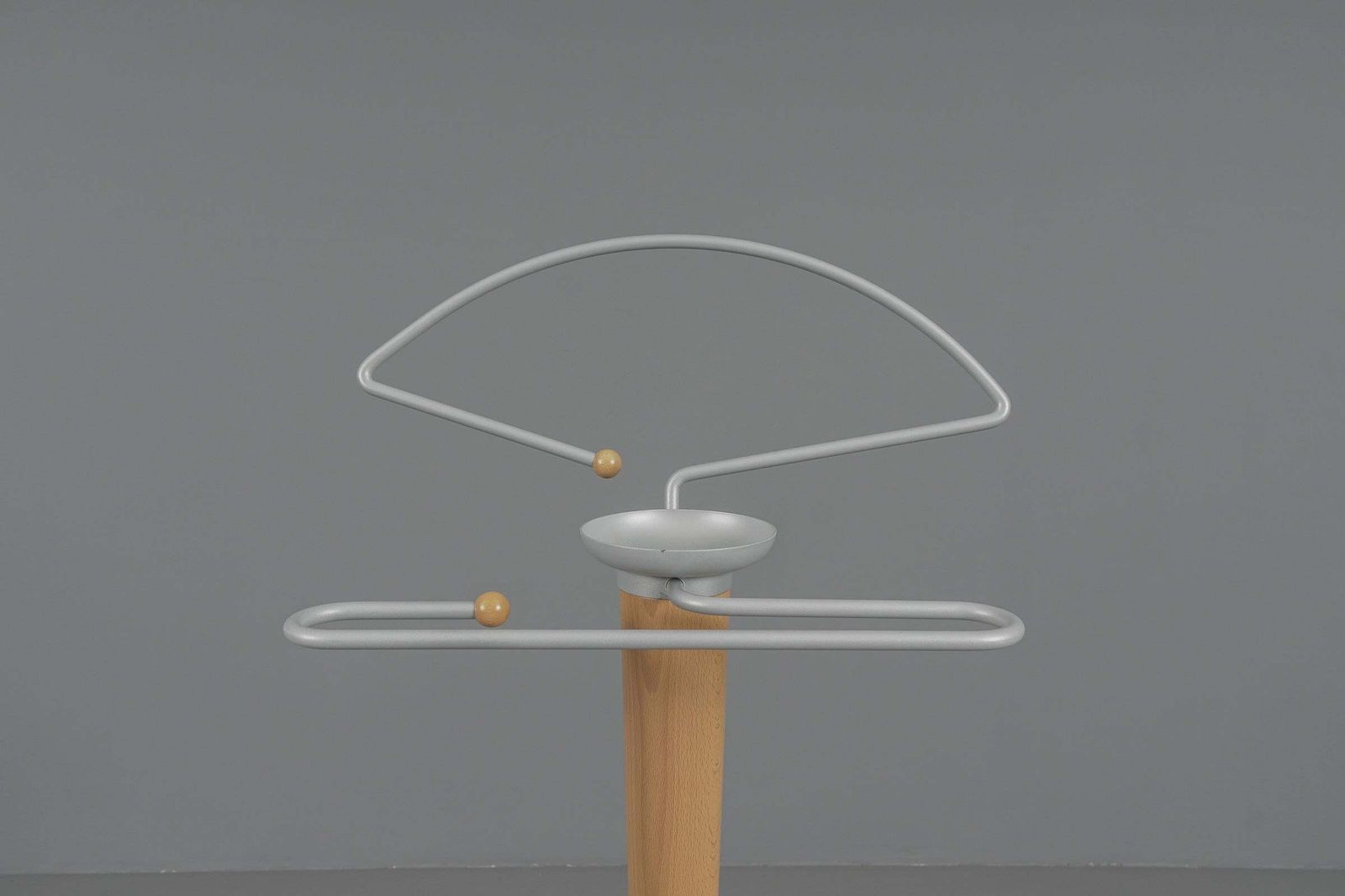 Italian Postmodern Calligaris Valet Stand, Made In Italy 1980s photo vinterior