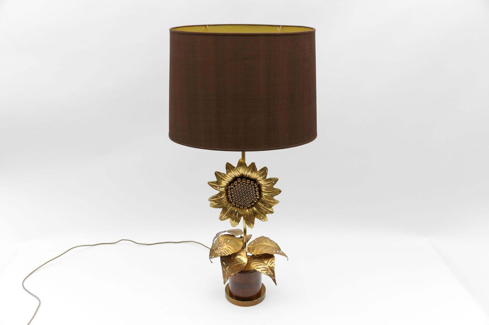 Mid Century Modern Sunflower Table Lamp Made In Brass And Wood, 1960s photo Lighting