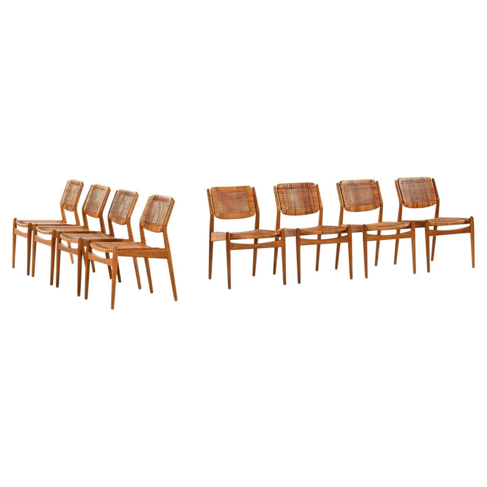 Set Of 8 Dining Chairs In Oak And Woven Cane By Arne Vodder, 1951