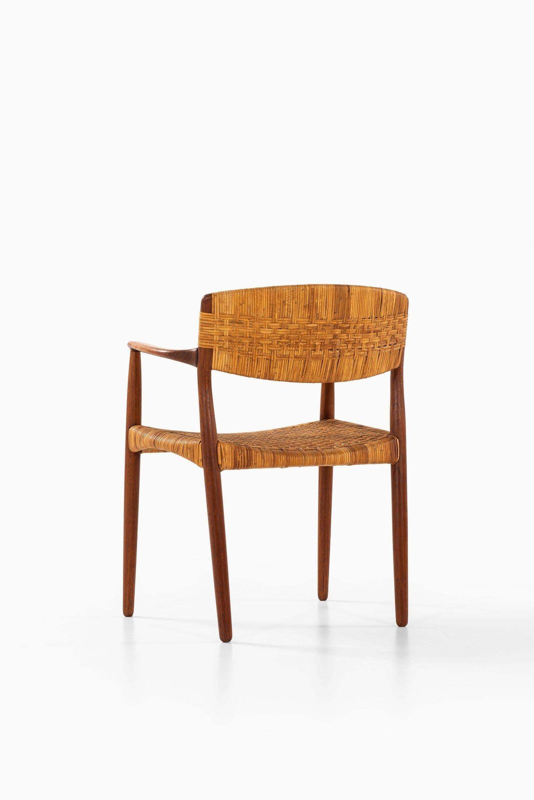 photo furniture Aksel Bender Madsen & Ejner Larsen Armchair By Cabinetmaker Willy Beck