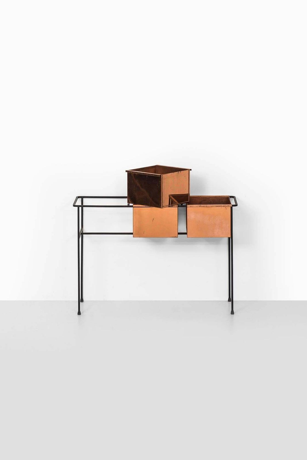Hans Agne Jakobsson Flower Table In Copper And Black Lacquered Metal photo 2123.0