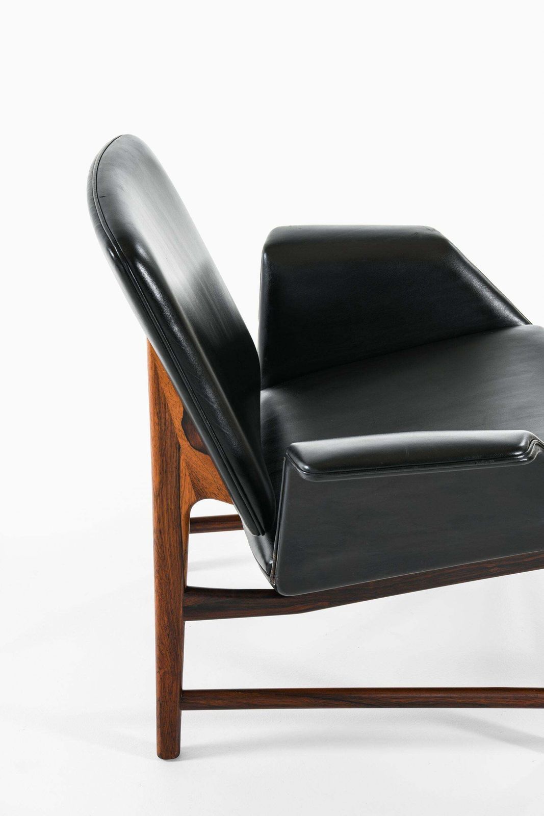 Illum Wikkelsø Easy Chair Model 451 By Aarhus Polstrermøbelfabrik In Denmark photo vinterior