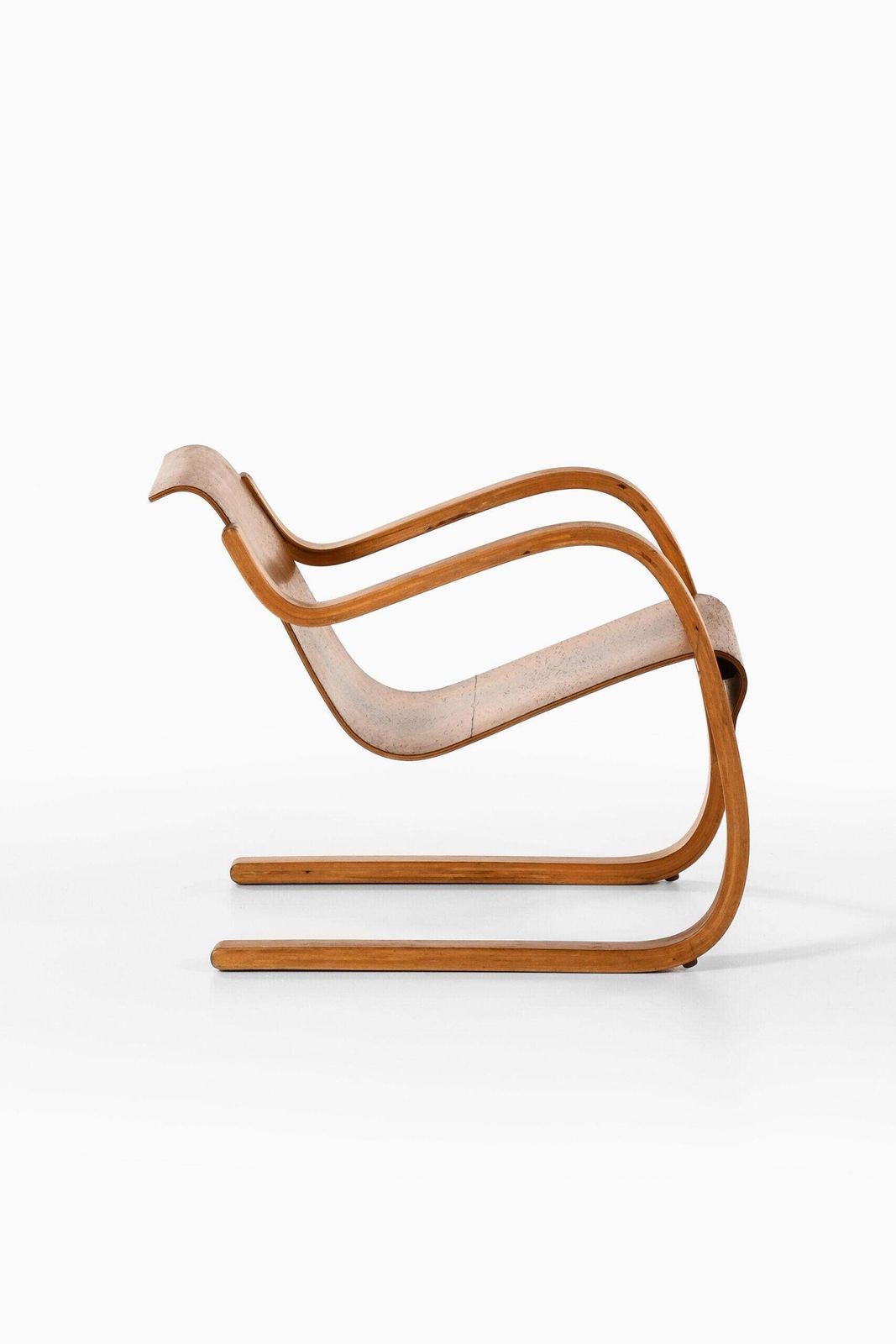Alvar Aalto Easy Chair Nr 31 Produced By O.Y Huonekalu Ja Rakennustyötehdas photo Furniture