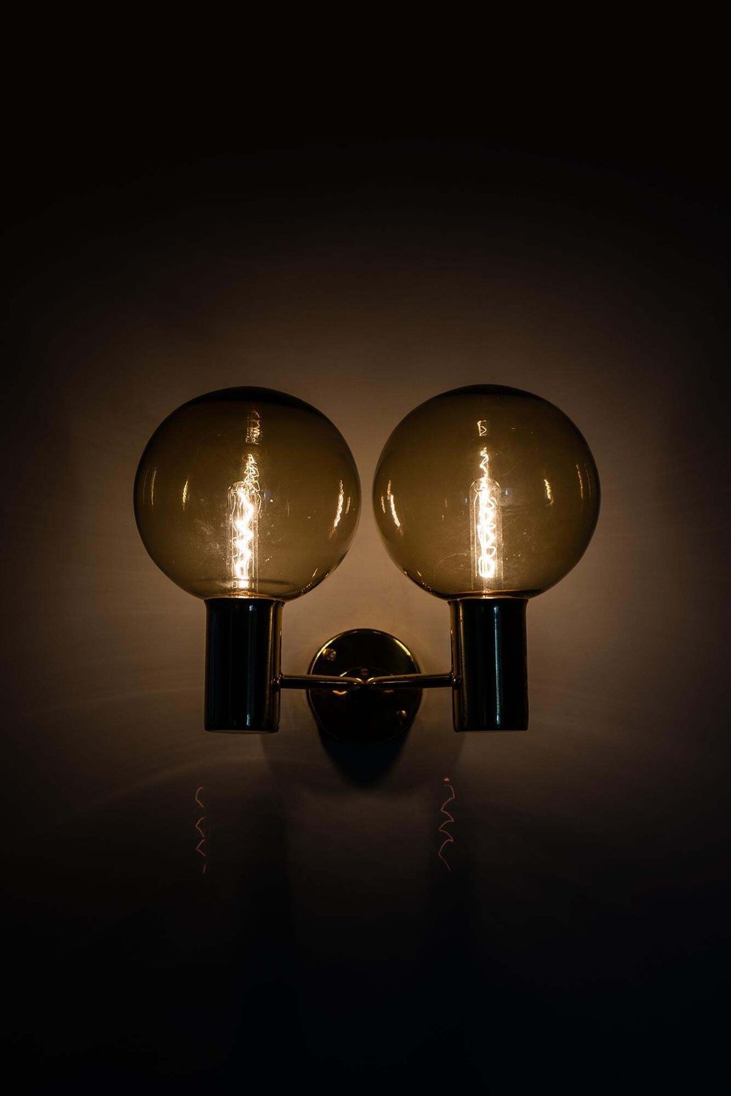 Hans Agne Jakobsson Wall Lamps Model V 149 In Brass And Glass photo for sale
