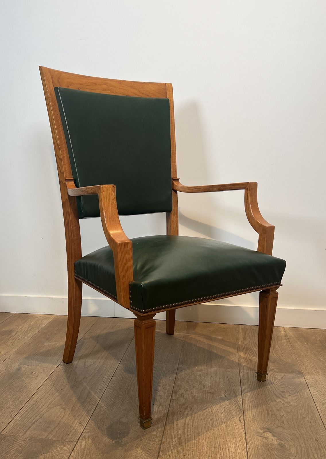 photo vinterior Pair Of Art Deco Oak And Leather Armchairs By De Coene Frères
