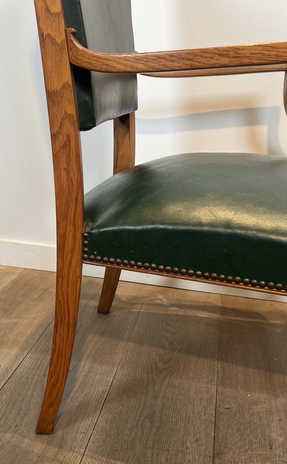 photo vintage Pair Of Art Deco Oak And Leather Armchairs By De Coene Frères