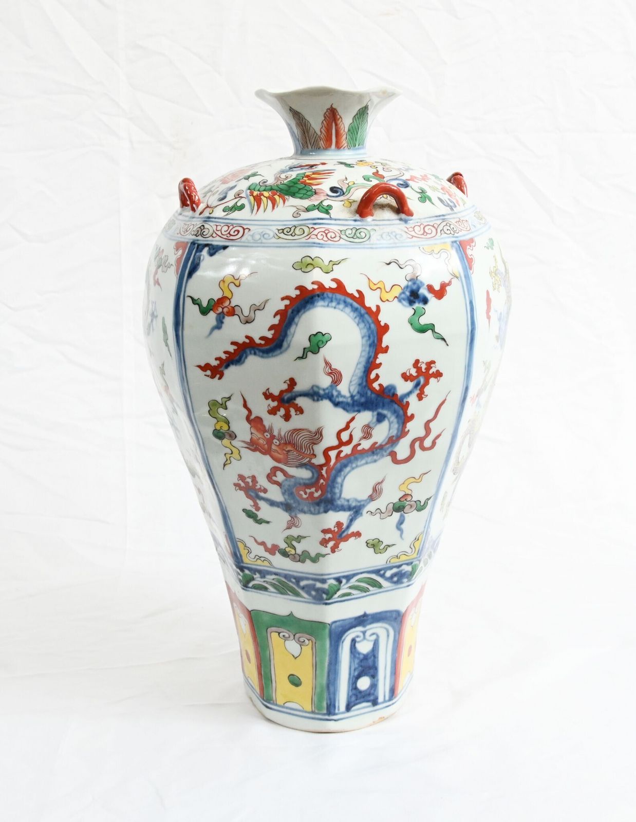 Single Chinese Wucai Porcelain Vase Dragon Urn